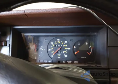 1987 Volvo 244 Dl/Gl z USA, uszkodzony, nr VIN YV1AX8849H1253789